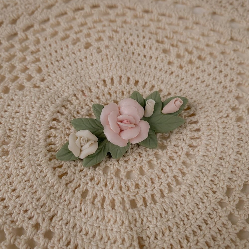 Vintage Avon 1987 Porcelain Petals Pink White Rose Floral Flower Leaf Brooch